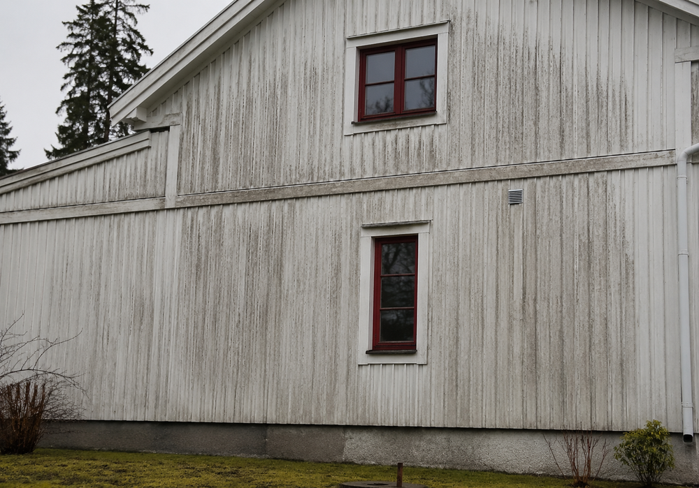 Smutsig fasad i Danderyd